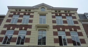 VOORGEVEL NA DE STEIGER (5)